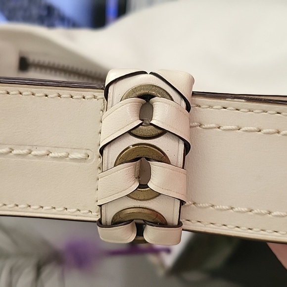 Coach 2008 Winter White Shoulder Bag - Picture 8 of 16